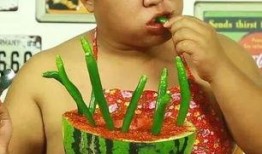 娱乐吃瓜奇葩男